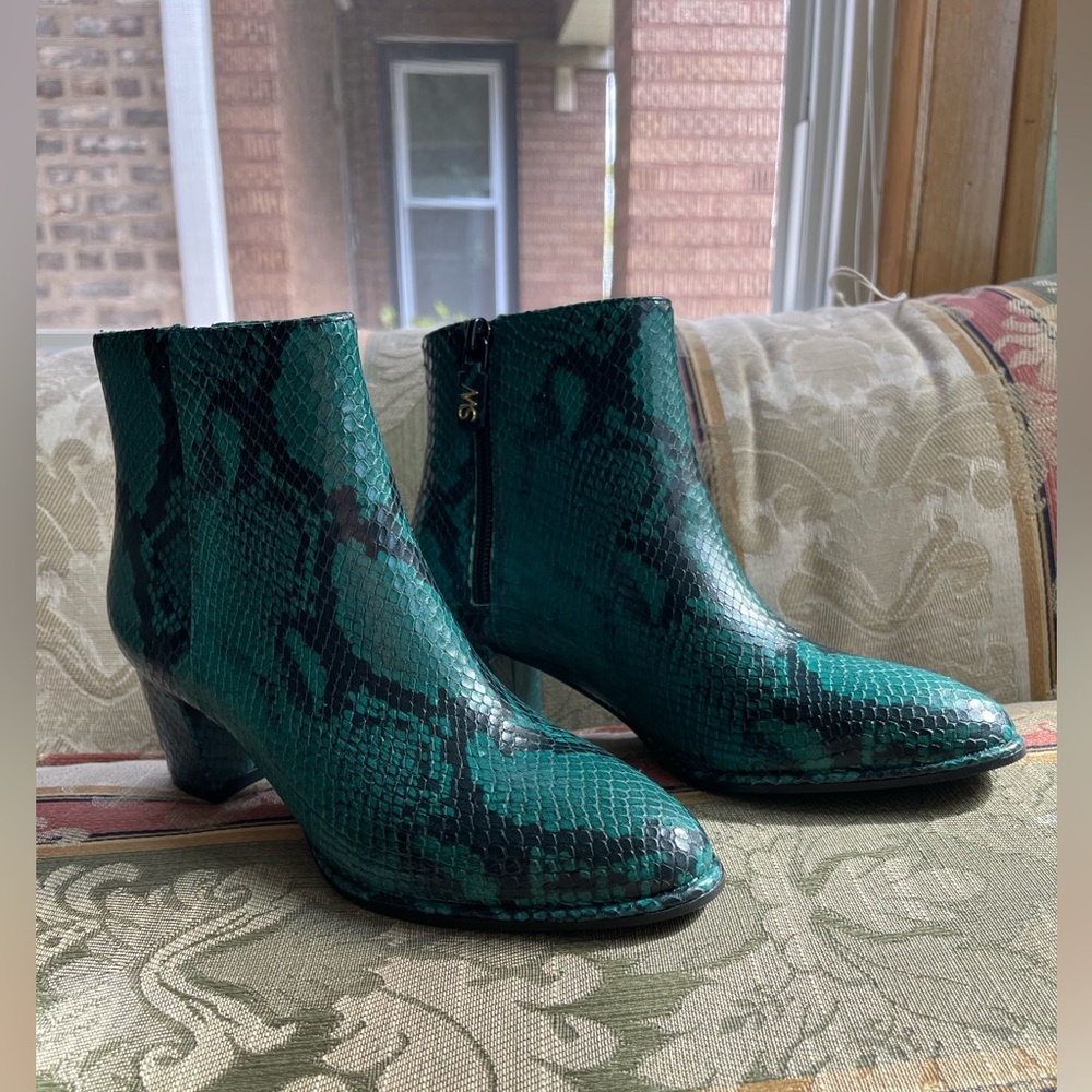 STUART WEITZMAN Kiandra Snakeskin Embossed Leather Ankle Boots.Size 5 Women
N4-4